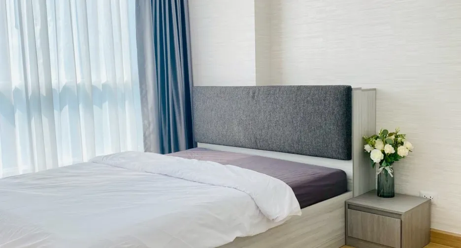 For rent 2 bedrooms condo in Yan Nawa, Bangkok