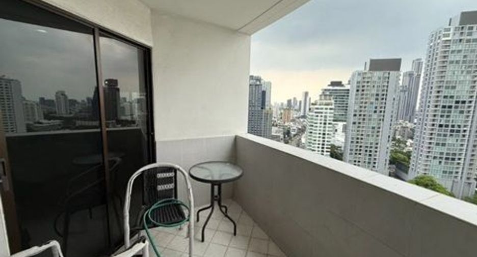 For rent 3 bedrooms condo in Khlong Toei, Bangkok