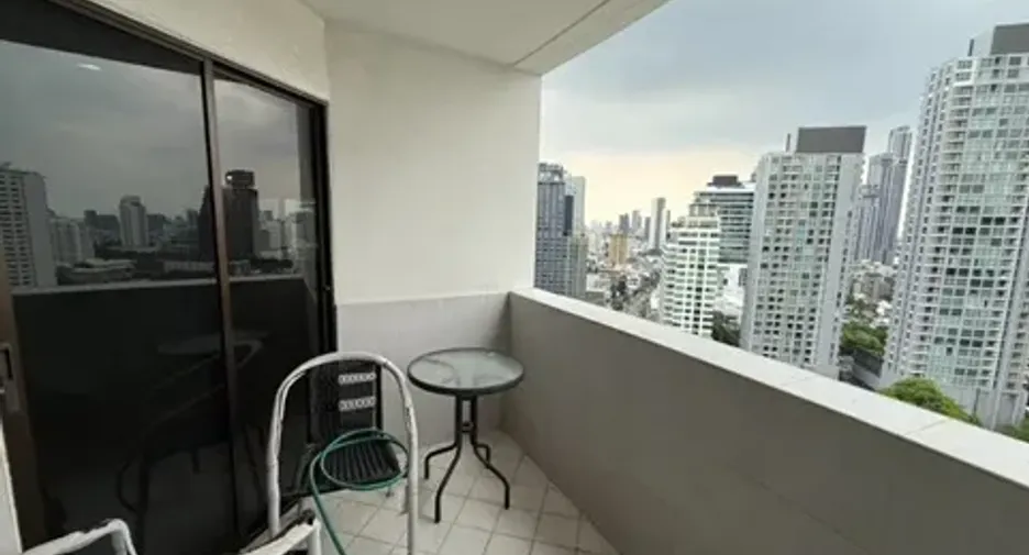 Wohnung zur Miete mit 3 Zimmer in Khlong Toei, Bangkok