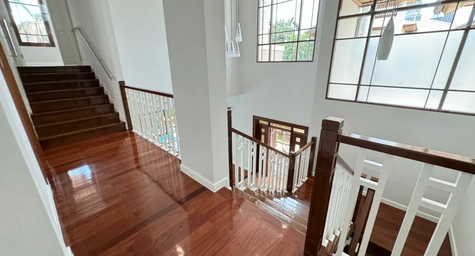 For rent 4 bedrooms villa in Watthana, Bangkok