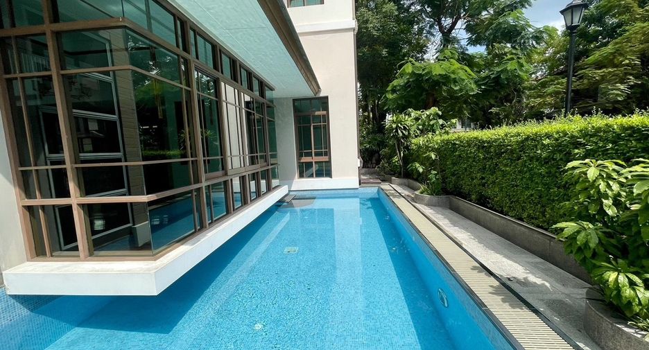 For rent 4 bedrooms villa in Watthana, Bangkok