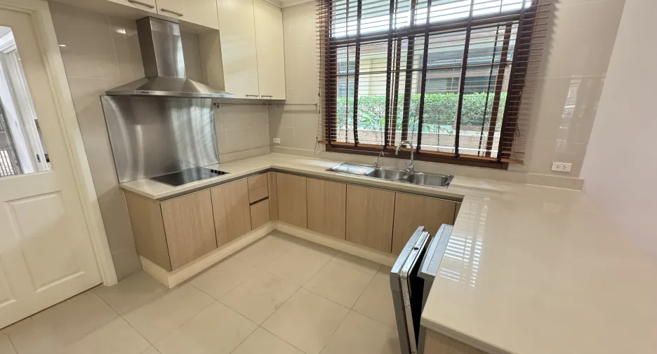 For rent 4 bedrooms villa in Watthana, Bangkok