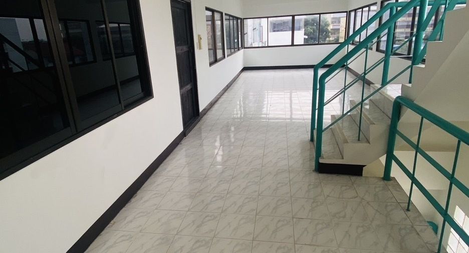 For rent 4 bedrooms retail Space in Don Mueang, Bangkok