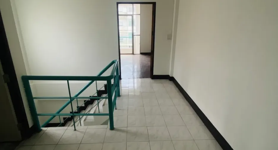For rent 4 bedrooms retail Space in Don Mueang, Bangkok