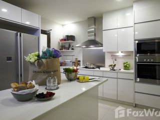 For rent 2 bedrooms condo in Yan Nawa, Bangkok