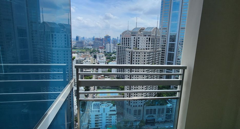 For rent 4 bedrooms condo in Pathum Wan, Bangkok