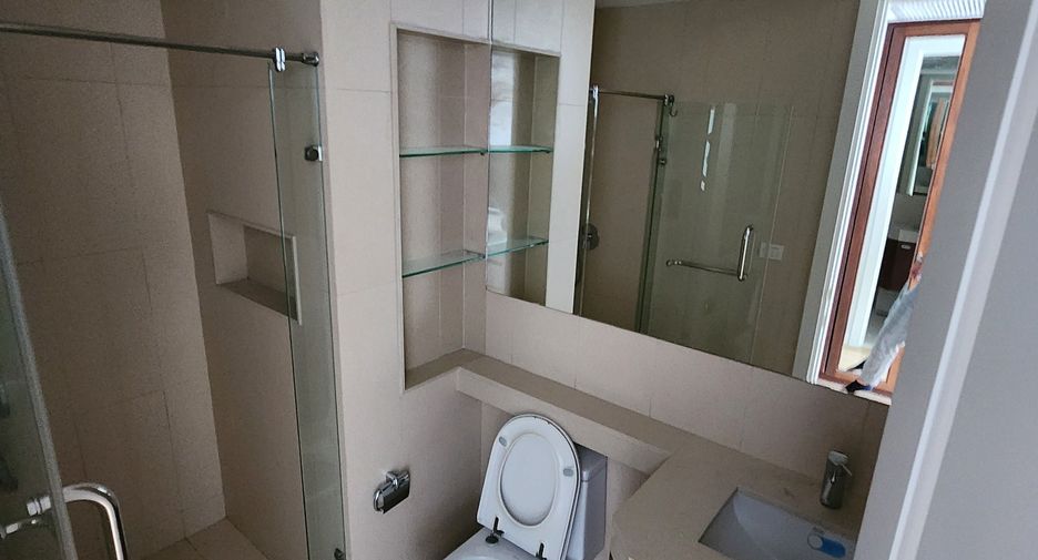 For rent 4 bedrooms condo in Pathum Wan, Bangkok