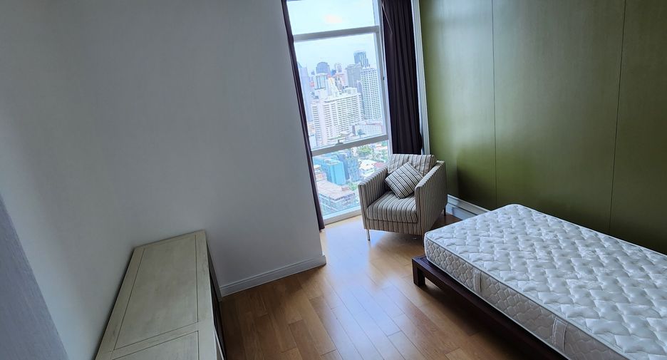For rent 4 bedrooms condo in Pathum Wan, Bangkok