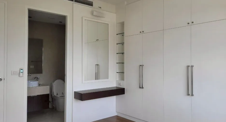 For rent 3 bedrooms condo in Khlong Toei, Bangkok