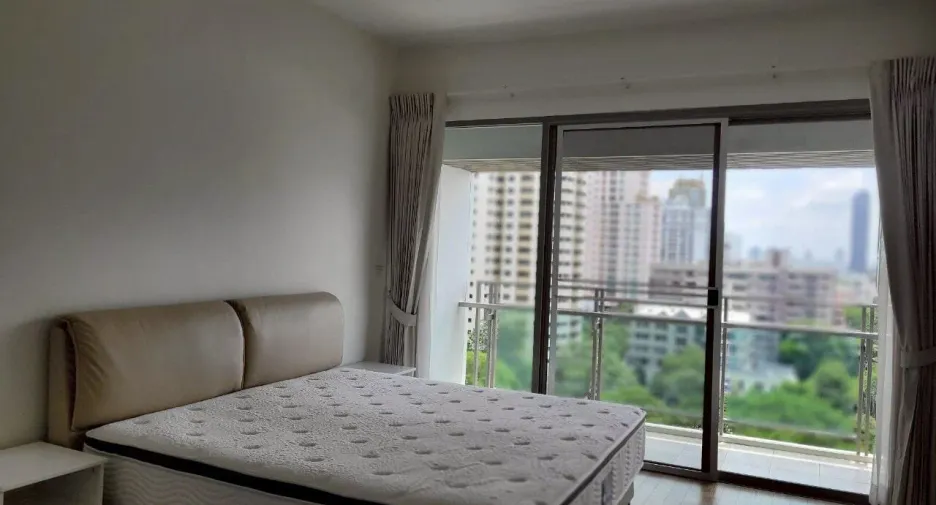 For rent 3 bedrooms condo in Khlong Toei, Bangkok