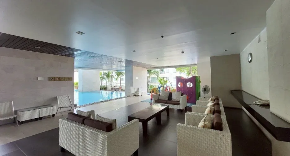 For rent 3 bedrooms condo in Khlong Toei, Bangkok