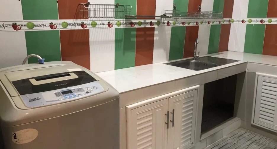 For rent 5 bedrooms townhouse in Saphan Sung, Bangkok