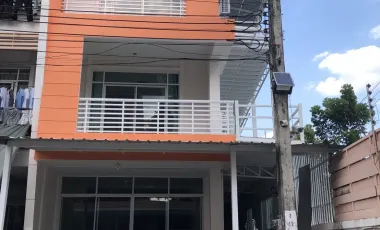 出租 5 卧室 联排别墅 在 Saphan Sung, 曼谷