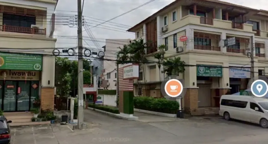 For rent 5 bedrooms townhouse in Saphan Sung, Bangkok