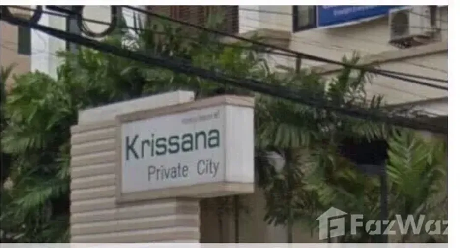 For rent 5 bedrooms townhouse in Saphan Sung, Bangkok