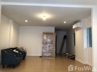 For rent 5 bedrooms townhouse in Saphan Sung, Bangkok