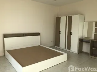 For rent 5 bedrooms townhouse in Saphan Sung, Bangkok