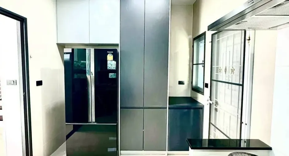 For rent 5 bedrooms house in Bang Kapi, Bangkok
