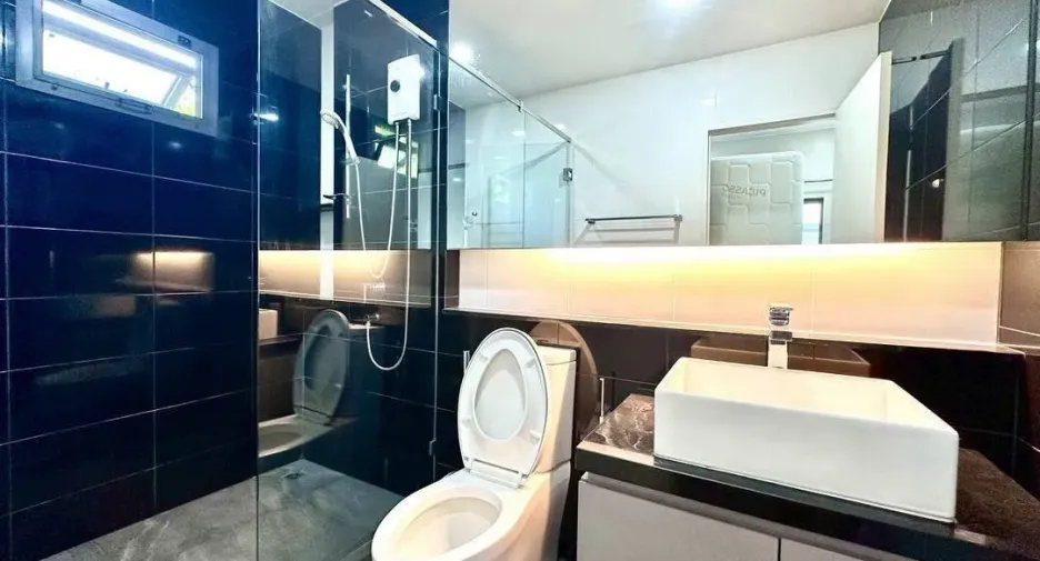 For rent 5 bedrooms house in Bang Kapi, Bangkok
