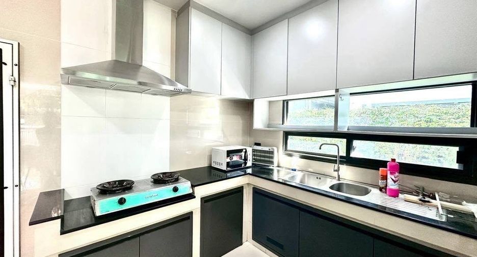 For rent 5 bedrooms house in Bang Kapi, Bangkok