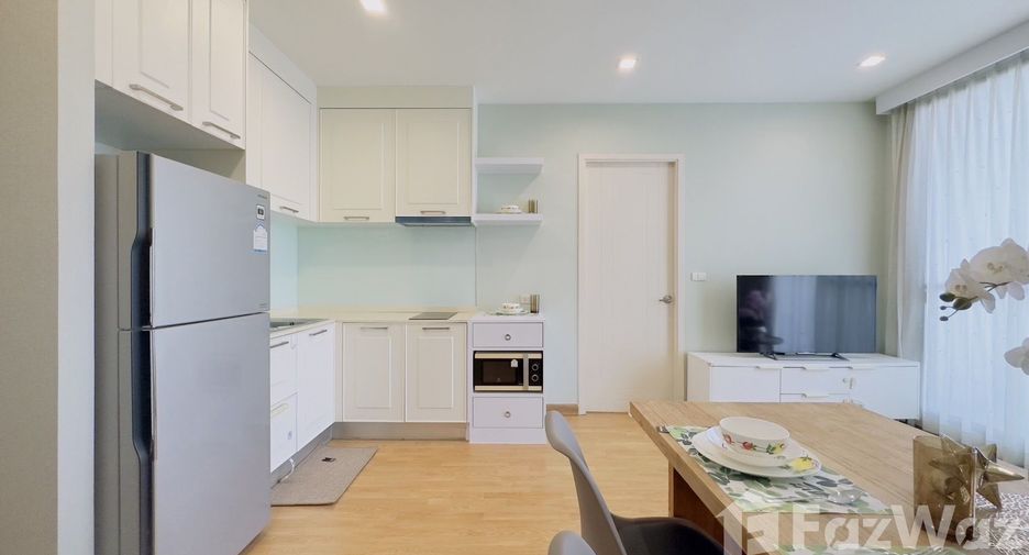For rent 2 bedrooms condo in Phra Khanong, Bangkok