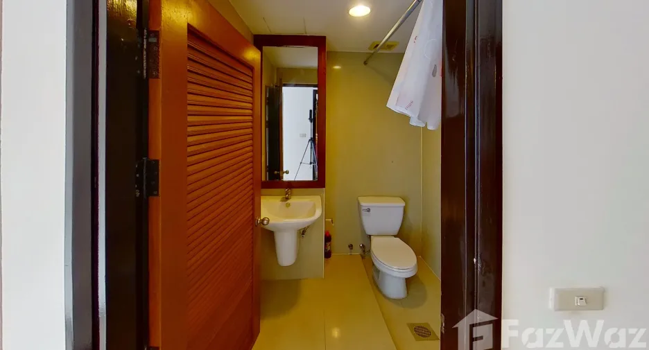 For rent 3 bedrooms condo in Watthana, Bangkok