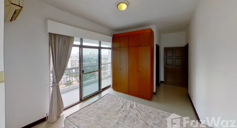 For rent 3 bedrooms condo in Watthana, Bangkok