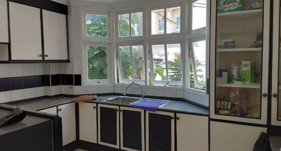 出租 4 卧室 独立屋 在 Mueang Nonthaburi, Nonthaburi