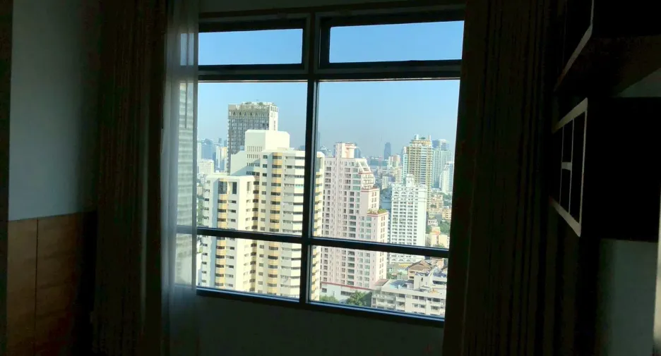 For rent 3 bedrooms condo in Khlong Toei, Bangkok