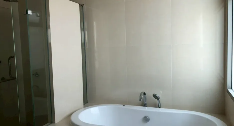 For rent 3 bedrooms condo in Khlong Toei, Bangkok