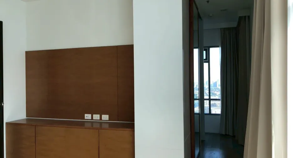 For rent 3 bedrooms condo in Khlong Toei, Bangkok