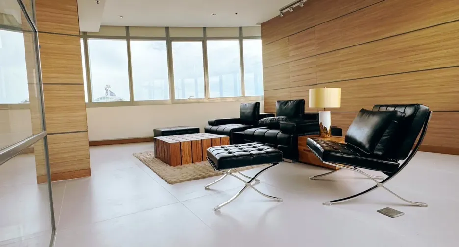 À louer 3 chambres condo à Khlong Toei, Bangkok