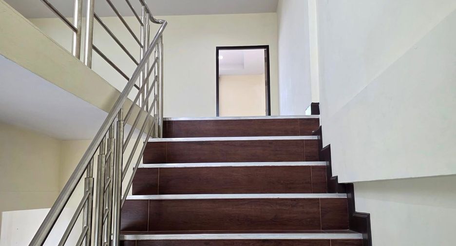 For rent 3 bedrooms retail Space in Sai Mai, Bangkok