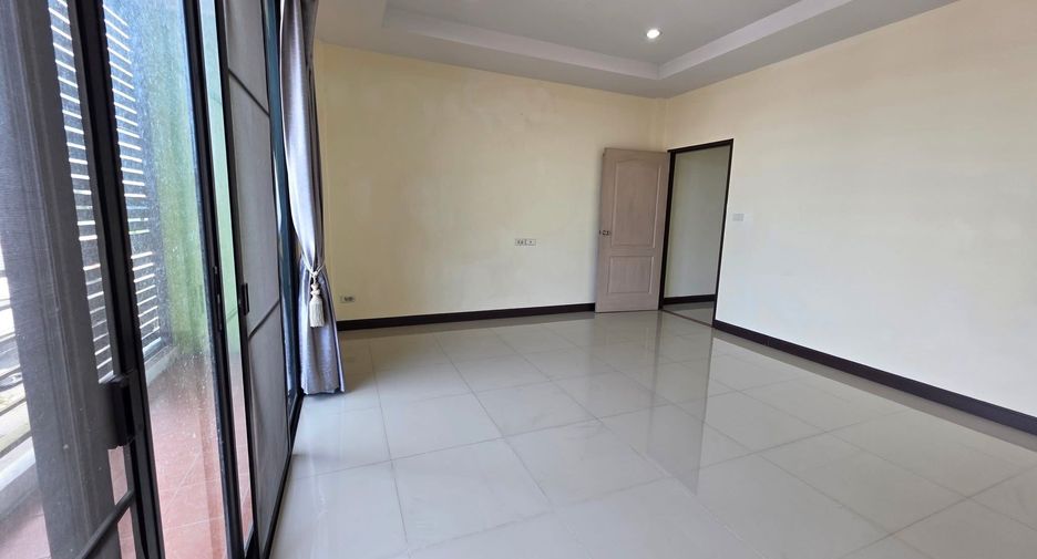 For rent 3 bedrooms retail Space in Sai Mai, Bangkok