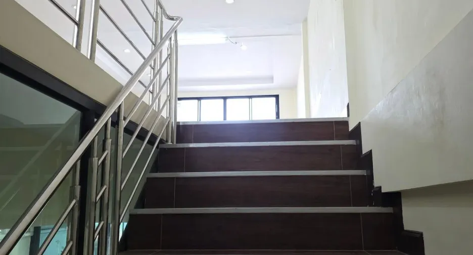 For rent 3 bedrooms retail Space in Sai Mai, Bangkok