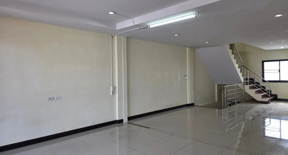 For rent 3 bedrooms retail Space in Sai Mai, Bangkok