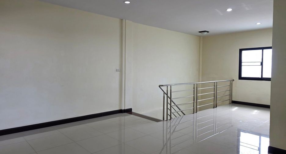For rent 3 bedrooms retail Space in Sai Mai, Bangkok