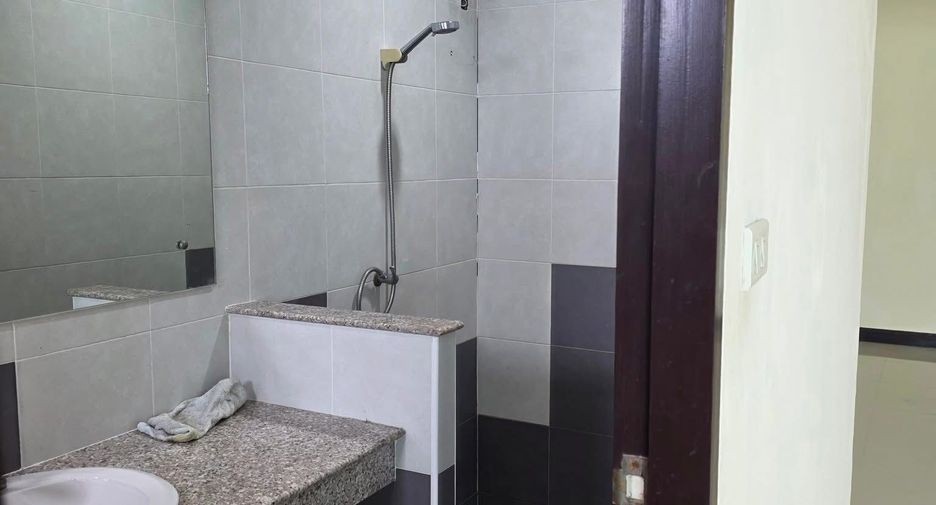 Local comercial en alquiler de 3 habitaciones en Sai Mai, Bangkok
