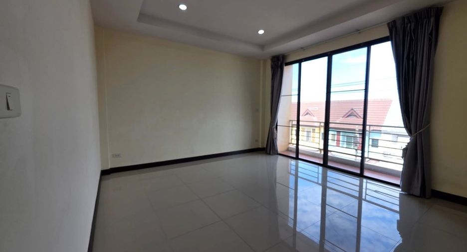 For rent 3 bedrooms retail Space in Sai Mai, Bangkok