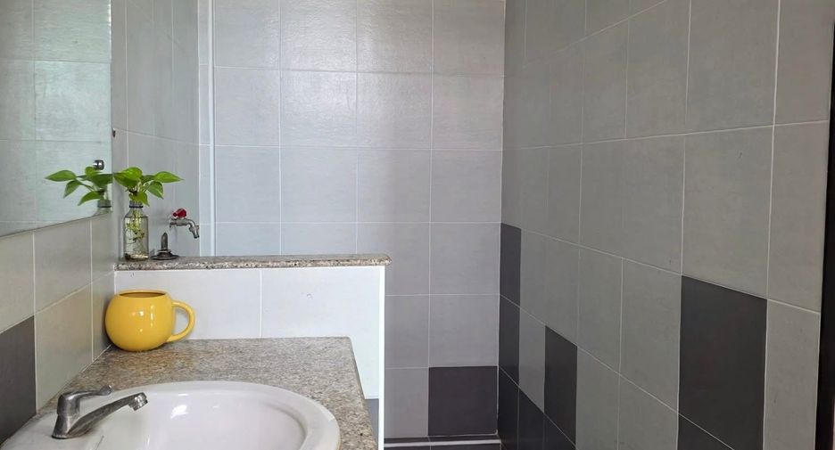 For rent 3 bedrooms retail Space in Sai Mai, Bangkok