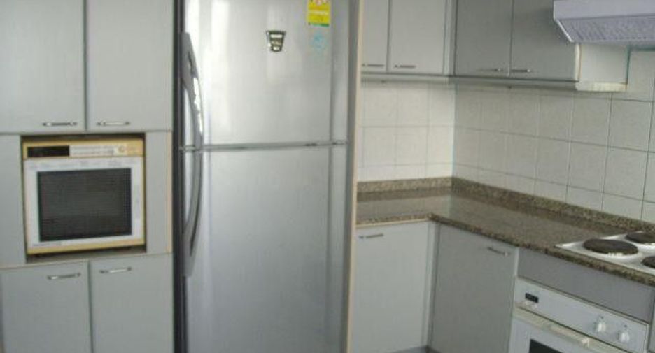 For rent 3 bedrooms condo in Watthana, Bangkok