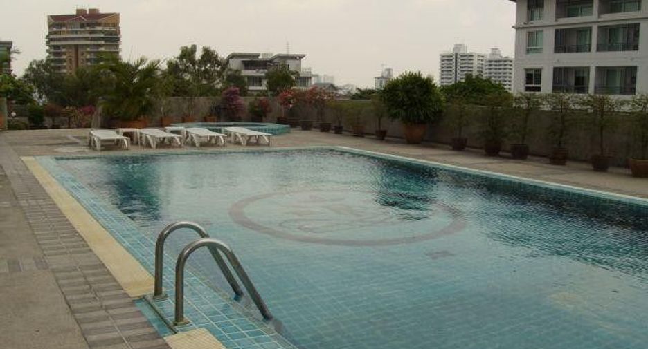 For rent 3 bedrooms condo in Watthana, Bangkok