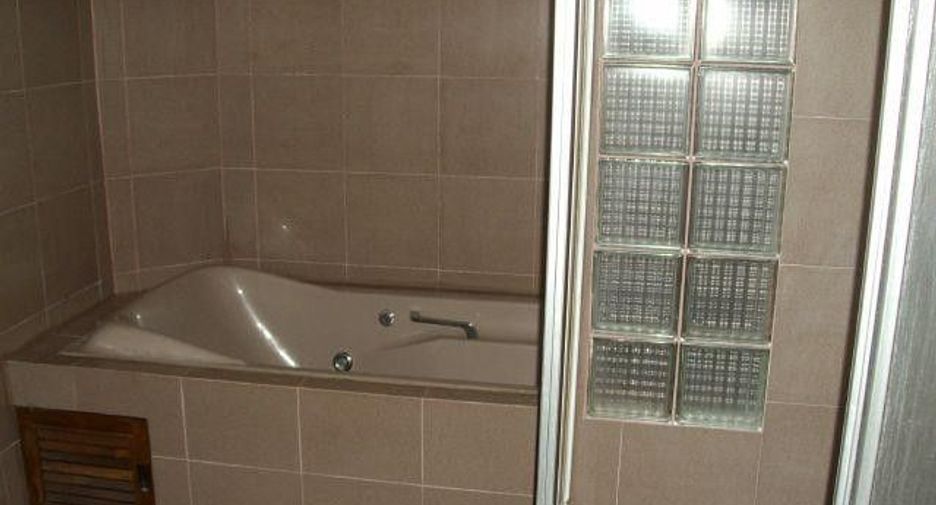 For rent 3 bedrooms condo in Watthana, Bangkok