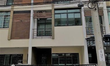 For rent 3 bedrooms townhouse in Bang Khae, Bangkok