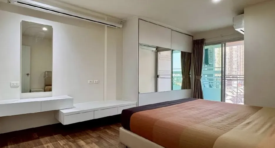 For rent 2 bedrooms condo in Phra Khanong, Bangkok
