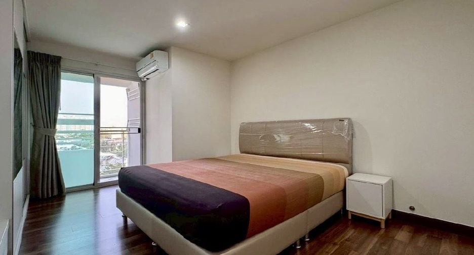 For rent 2 bedrooms condo in Phra Khanong, Bangkok