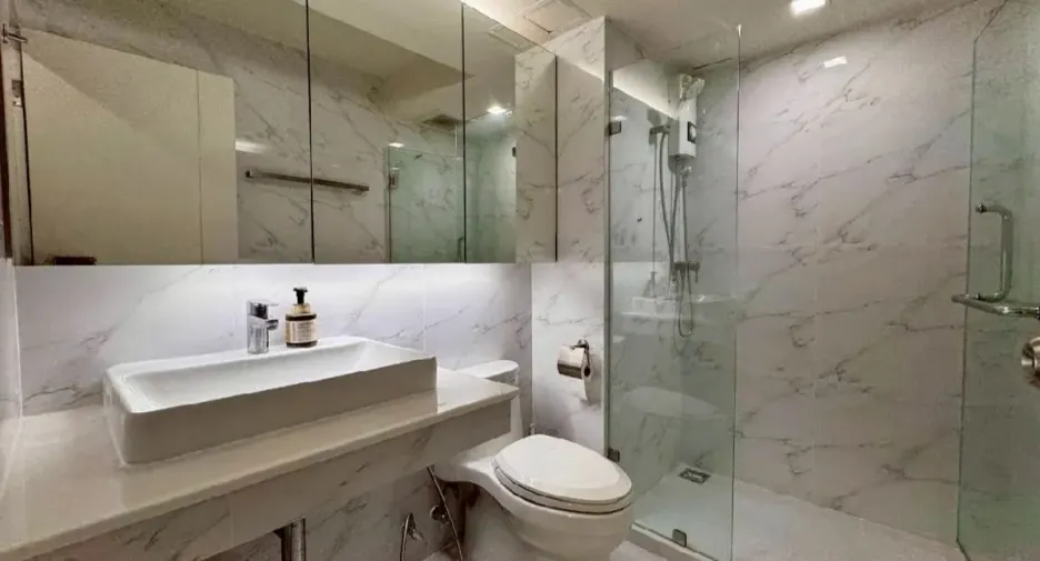 For rent 2 bedrooms condo in Phra Khanong, Bangkok