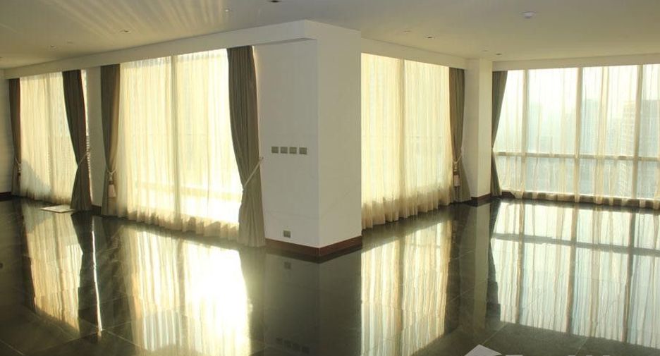 Condo en alquiler de 3 habitaciones en Khlong Toei, Bangkok