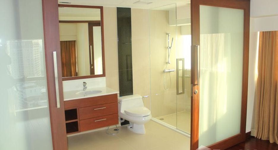 Condo en alquiler de 3 habitaciones en Khlong Toei, Bangkok