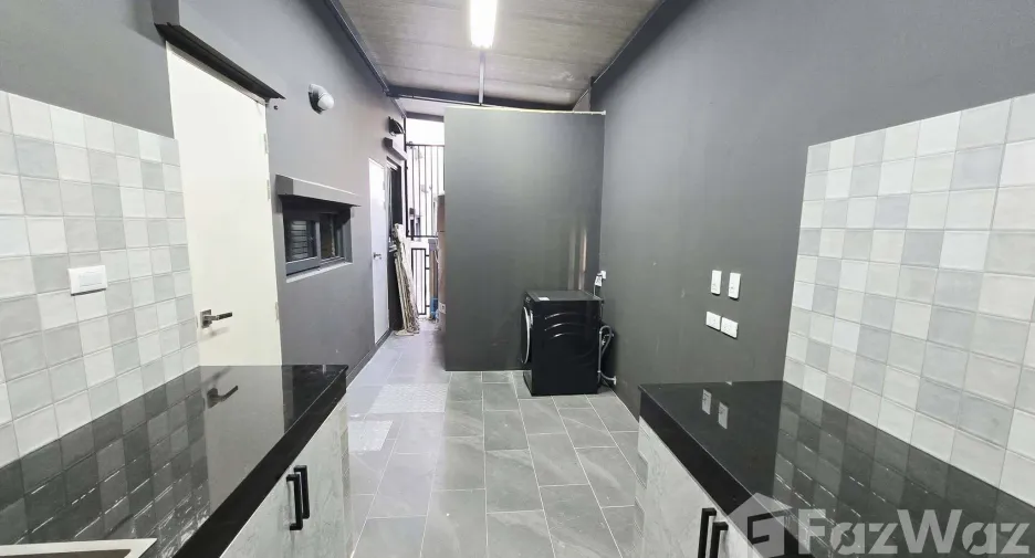 For rent 5 bedrooms townhouse in Bang Phli, Samut Prakan